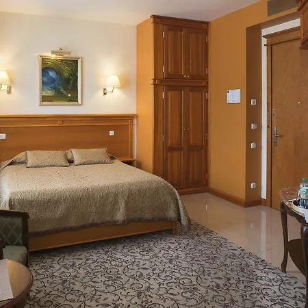 فندق Pazaislis Park 4*